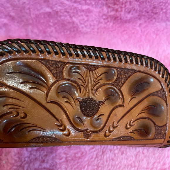 Vintage Antique Leather Hand Tooled Floral Pattern Zippered Purse Clutch - Picture 16 of 16